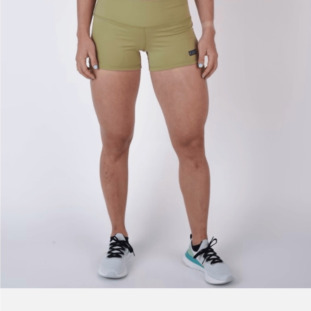 Fleo NWT Apex Contour Athletic Shorts in Light Willow size medium